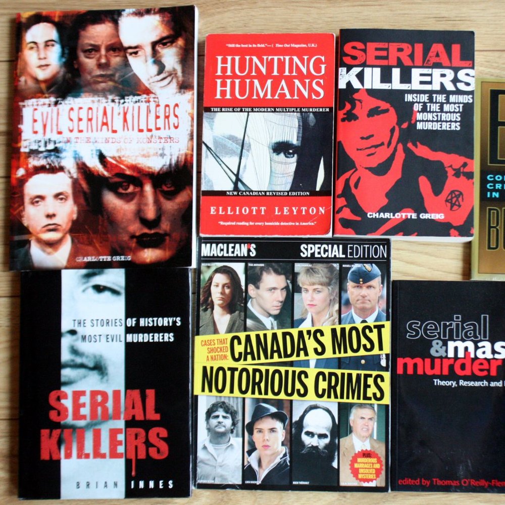 Lot of 8 pre-owned books - serial killer theme